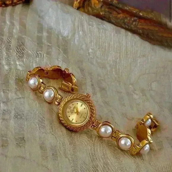 Gold French Fashion Elegant woman’s watch ✨🤍 - Picture 3 of 3